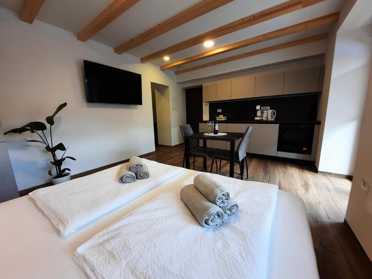 Apartments Hlapi With Spa Кобарид Экстерьер фото