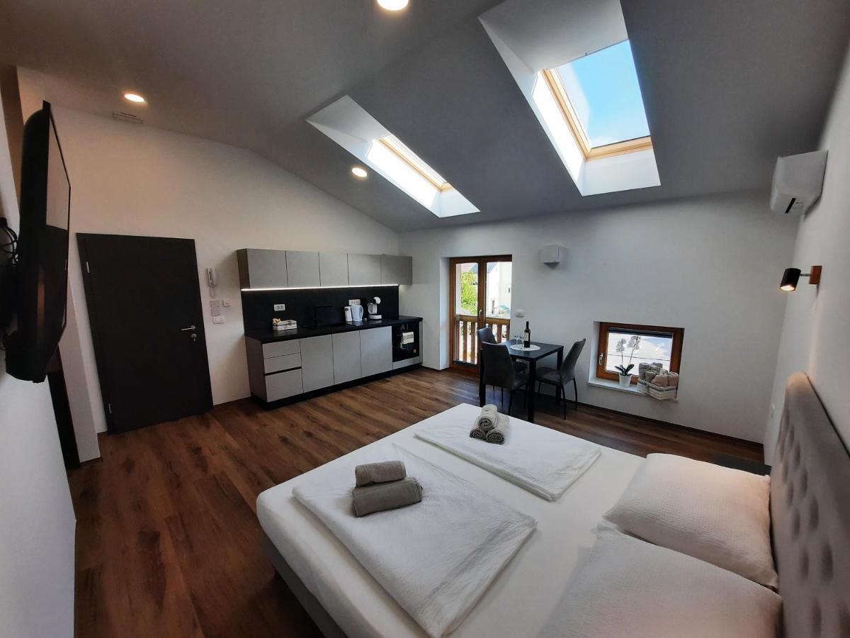 Apartments Hlapi With Spa Кобарид Экстерьер фото